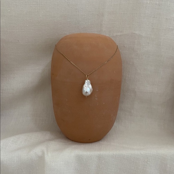 Laasso Baroque Pearl Pendant - Picture 2 of 7